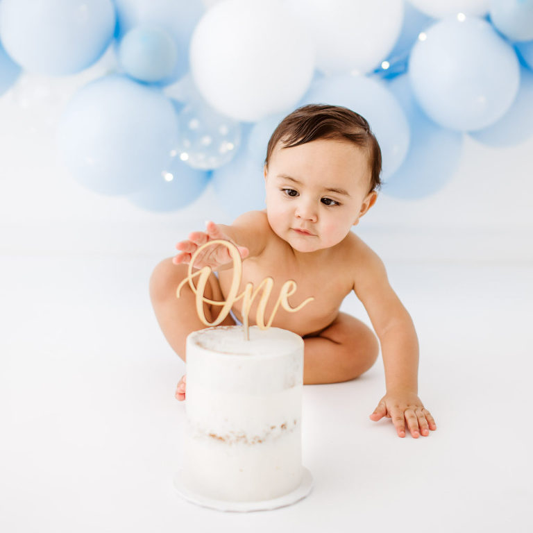 baby cake smash portrait session
